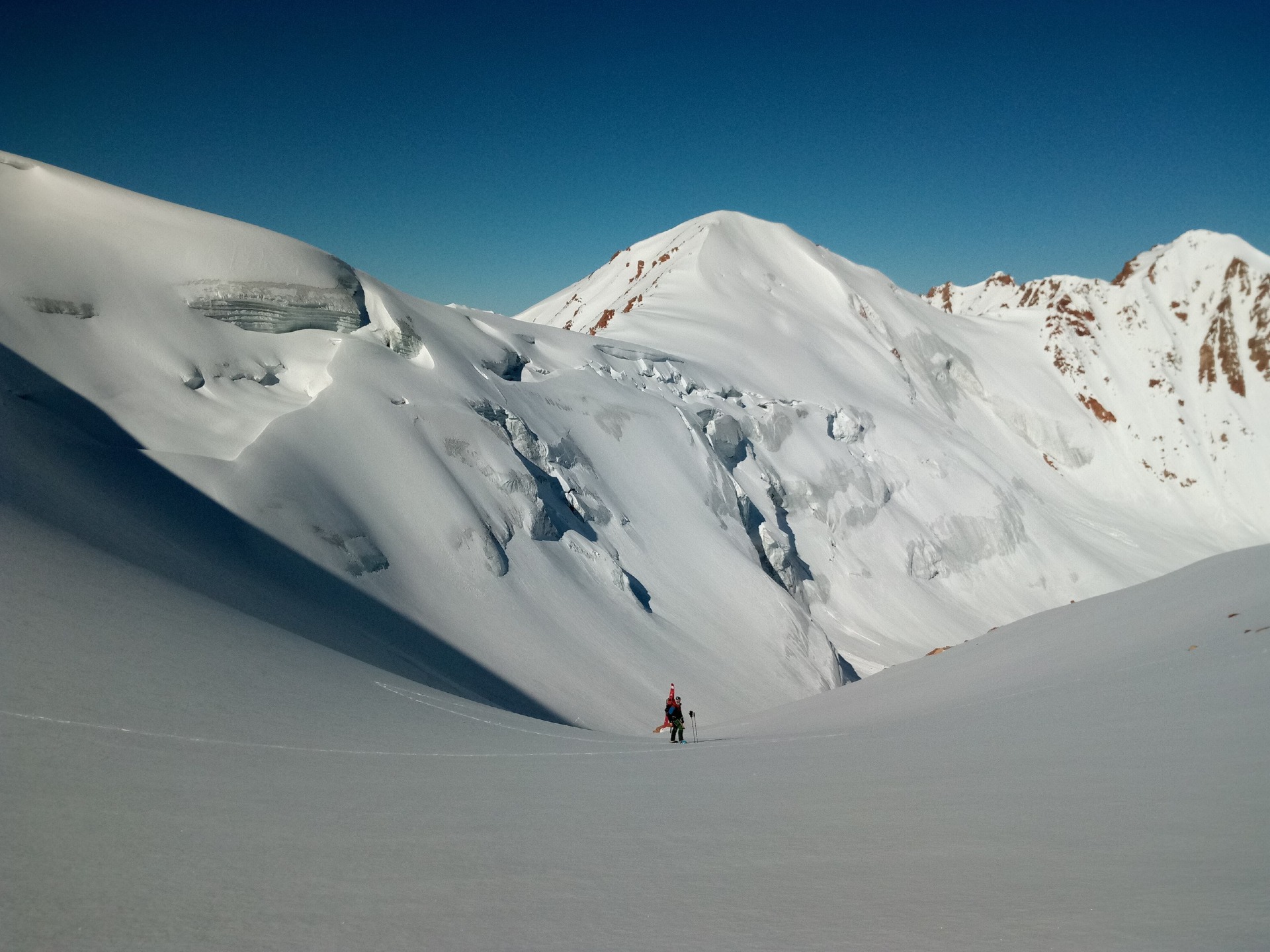 Pogreb peak in Tuyuksu