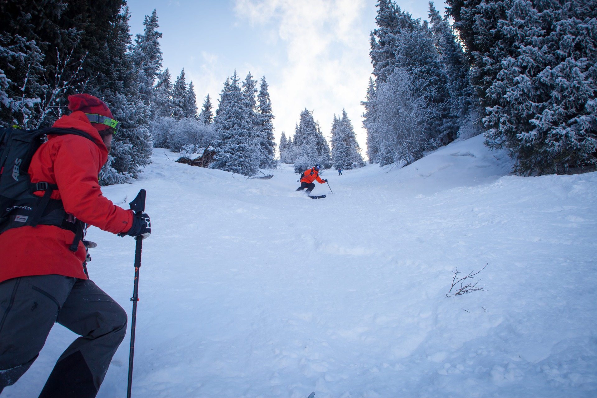 ski instructor on a freeride lesson in Almaty kazakhstan