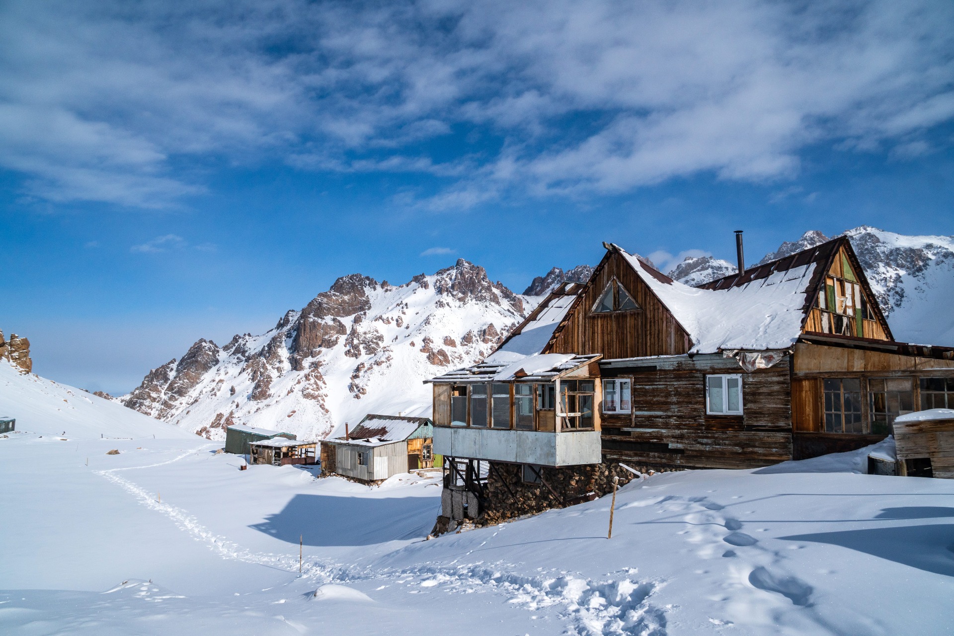 Tuyuk-su glacier research station