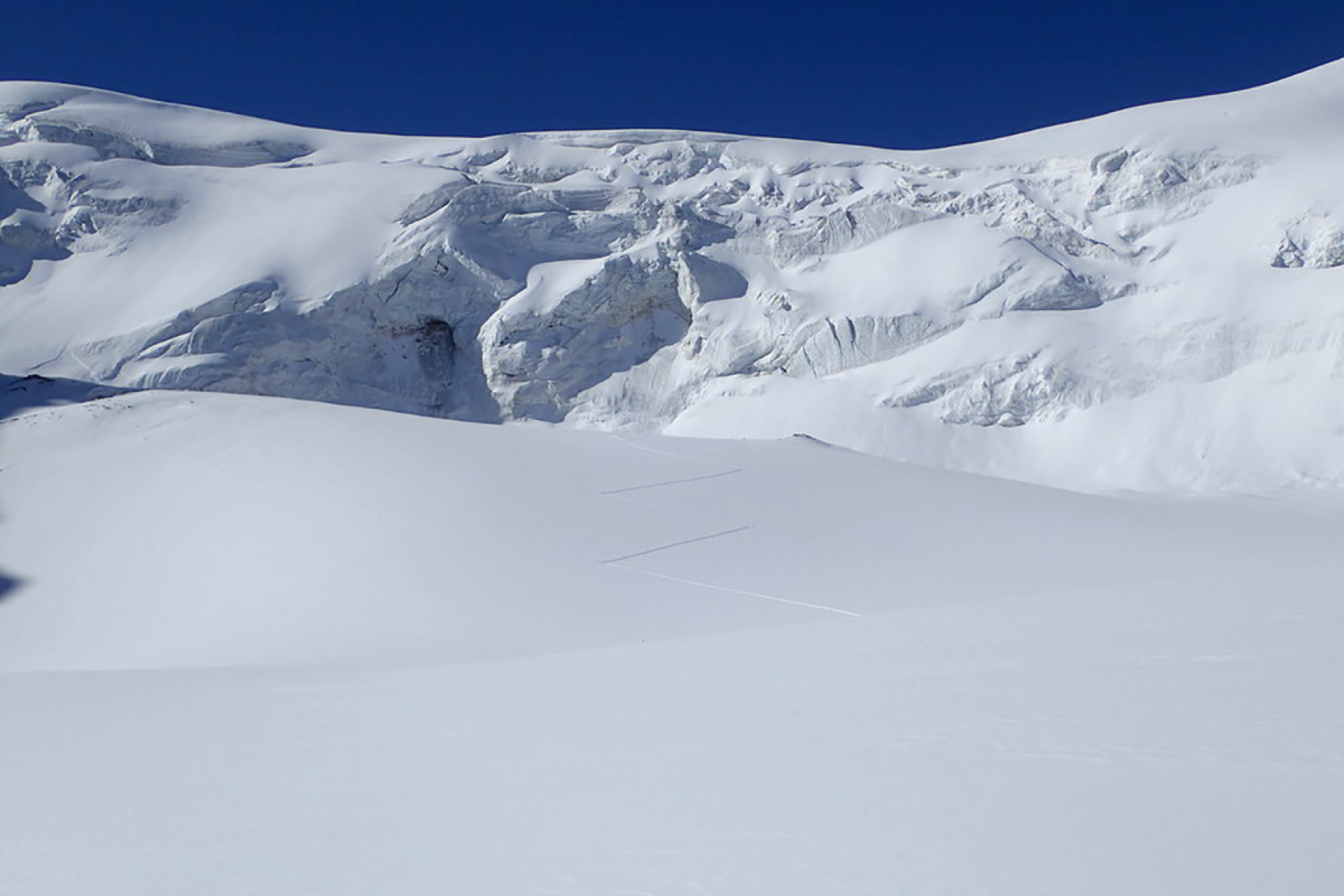 Tuyuk-su glacier and a ski tour track