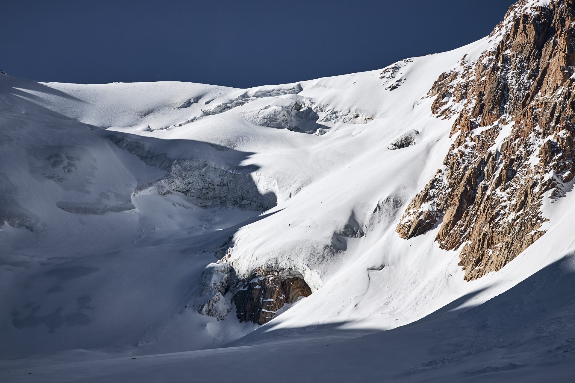 Igly Tuyuk-su glacier 