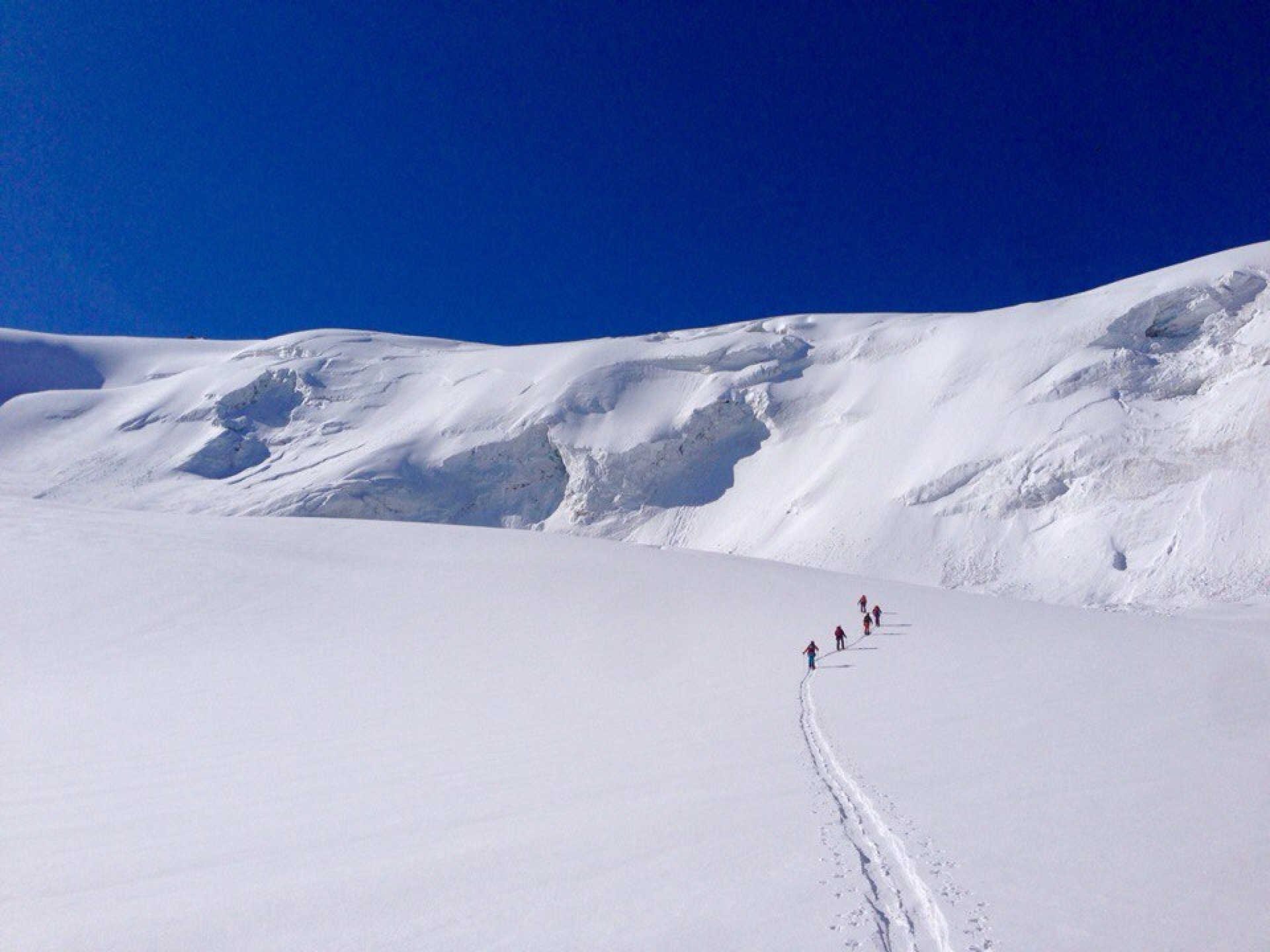 skiers on the way to Pogreb in Almaty