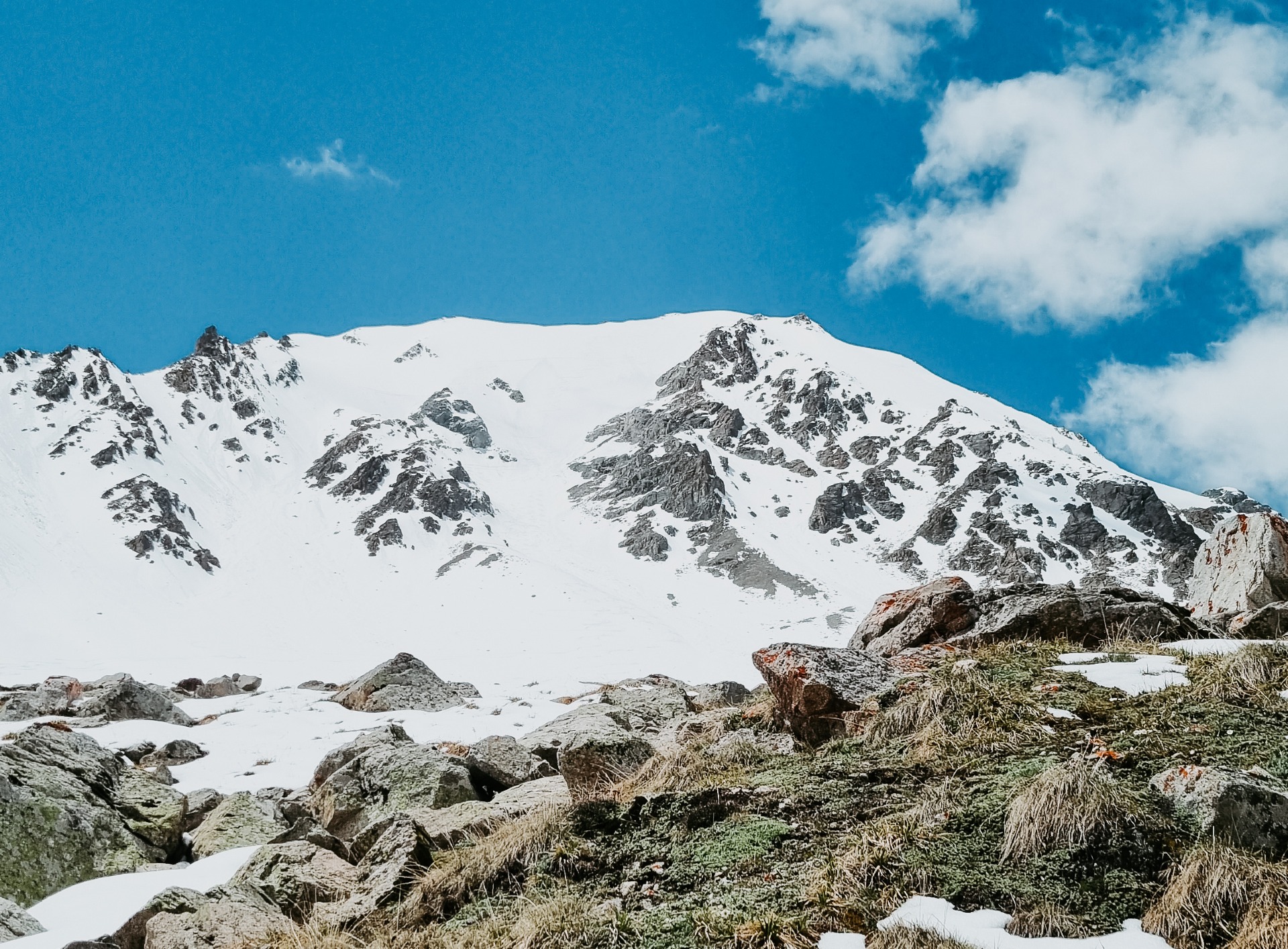 Ozerny peak from the East