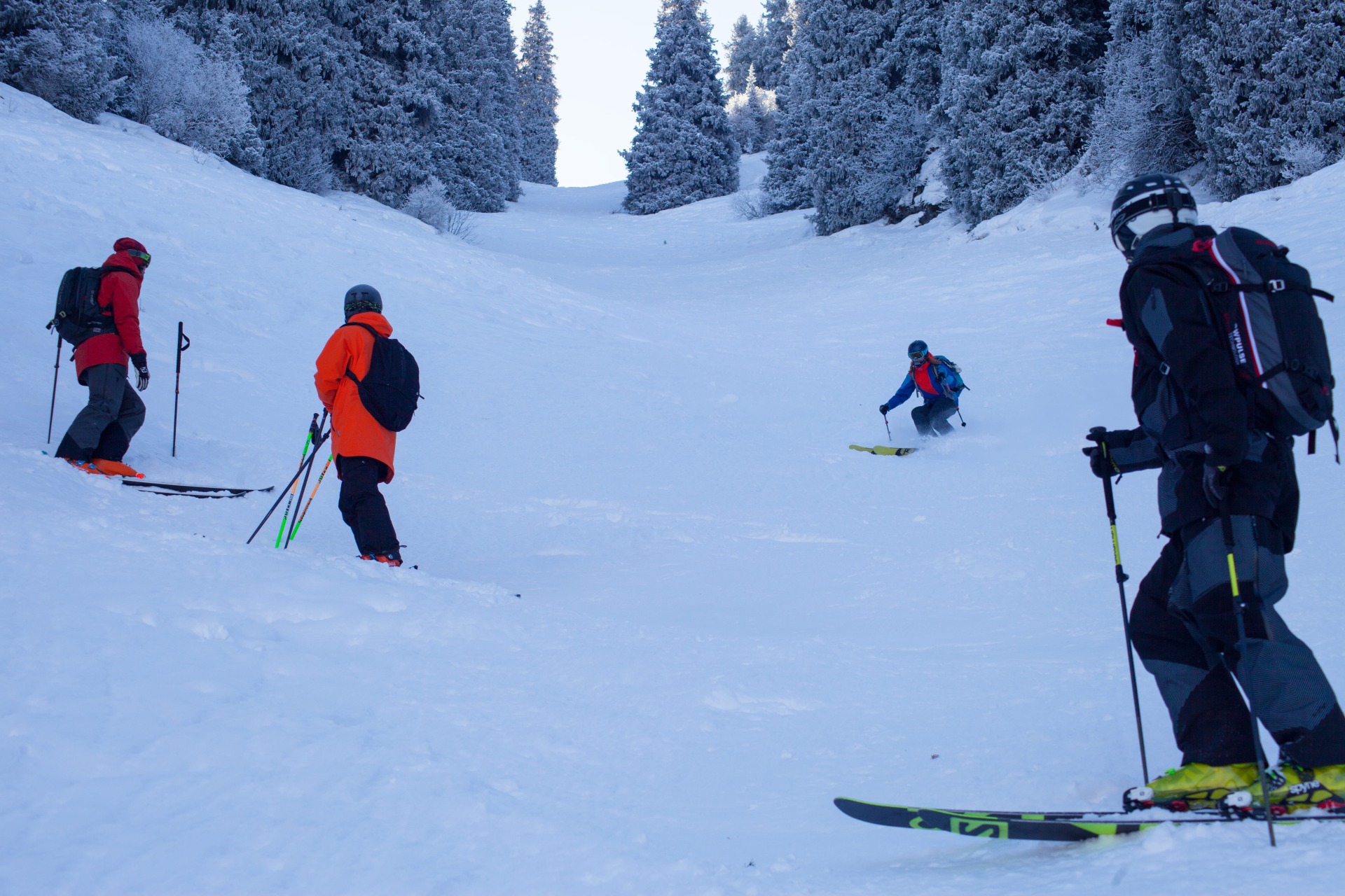 group skiing in Ak-bulak ski resort on a freeride lesson