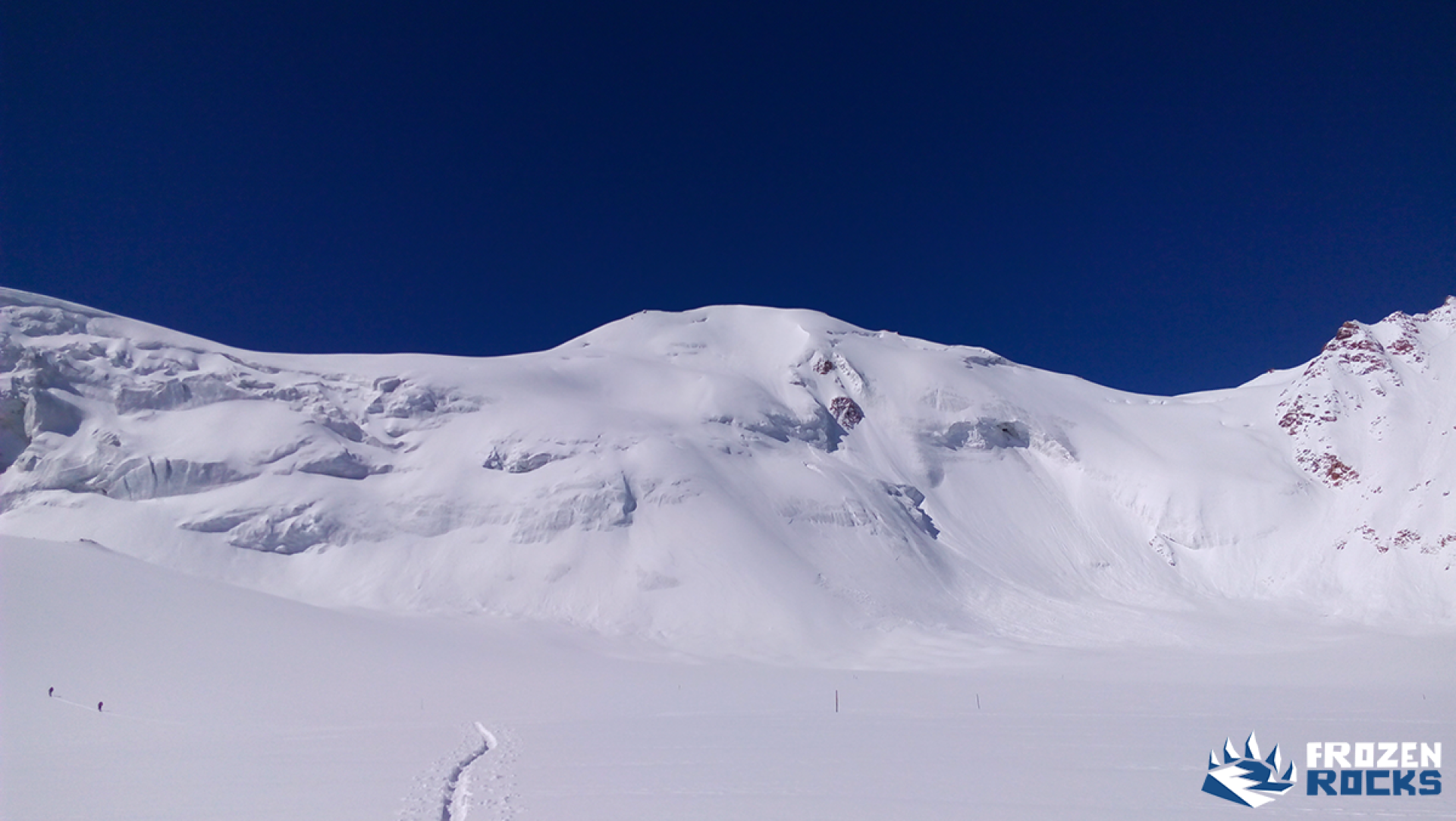 Skitour on Tuyuk-su glacier and Pogreb peak