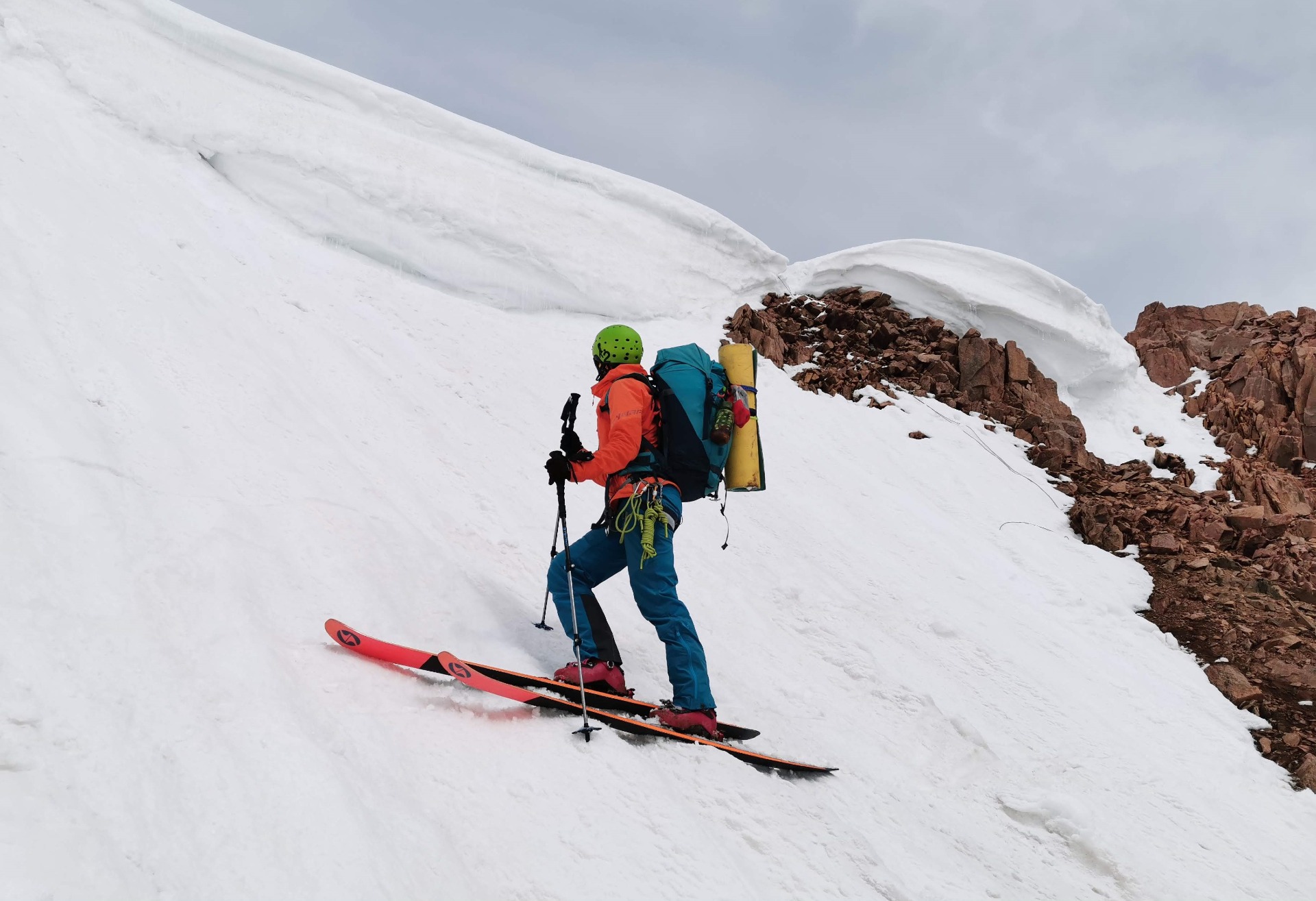 guide ski touring on Tuyuk-su Kazakhstan