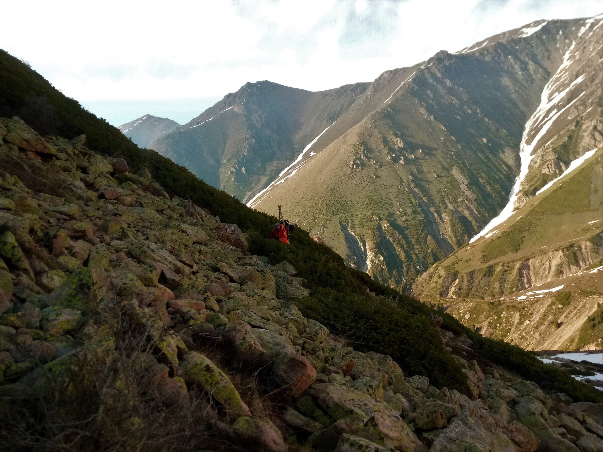 way to Kumbelsu rom Big Almaty lake gorge