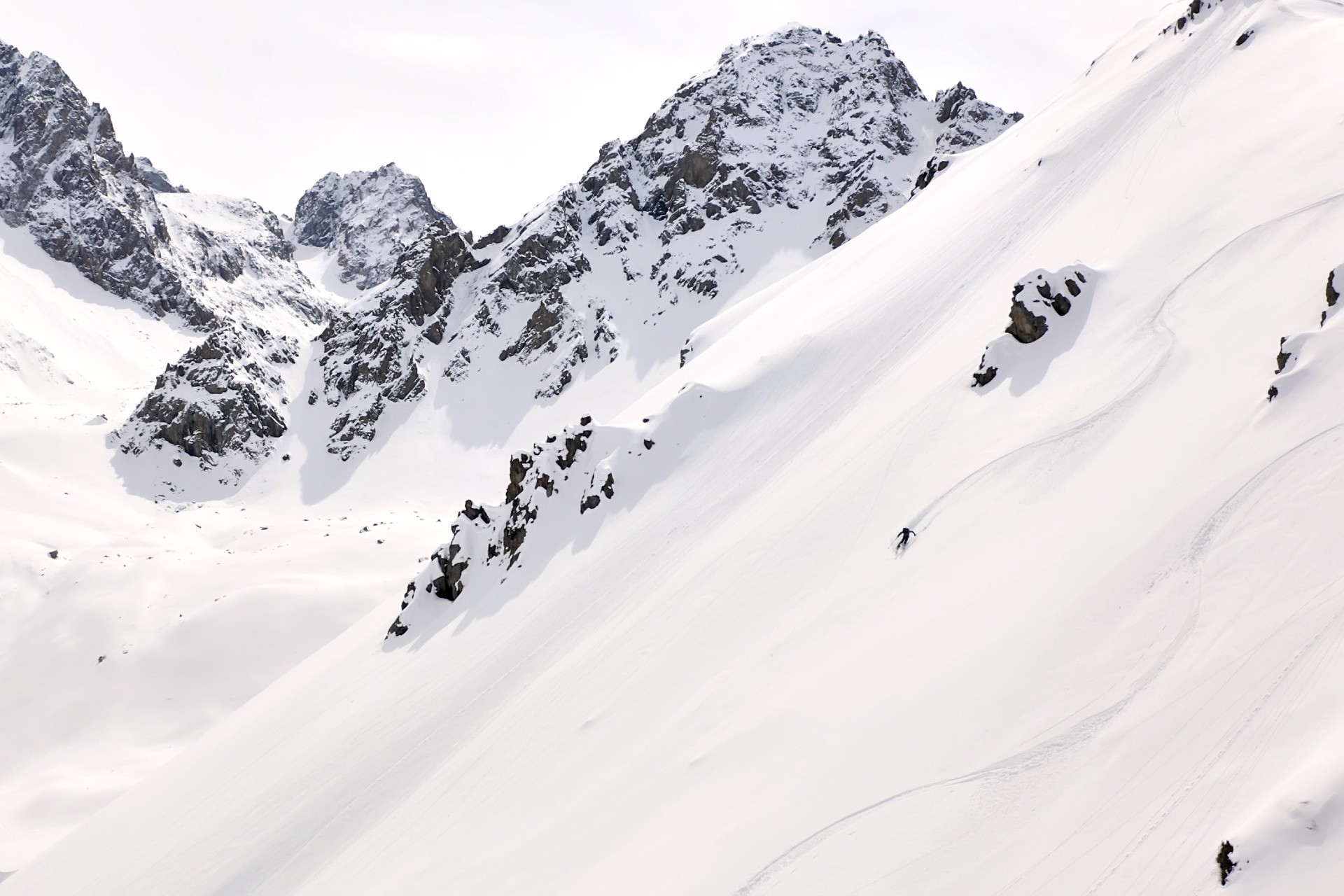 freeride from Shkolnik peak in Shymbulak 