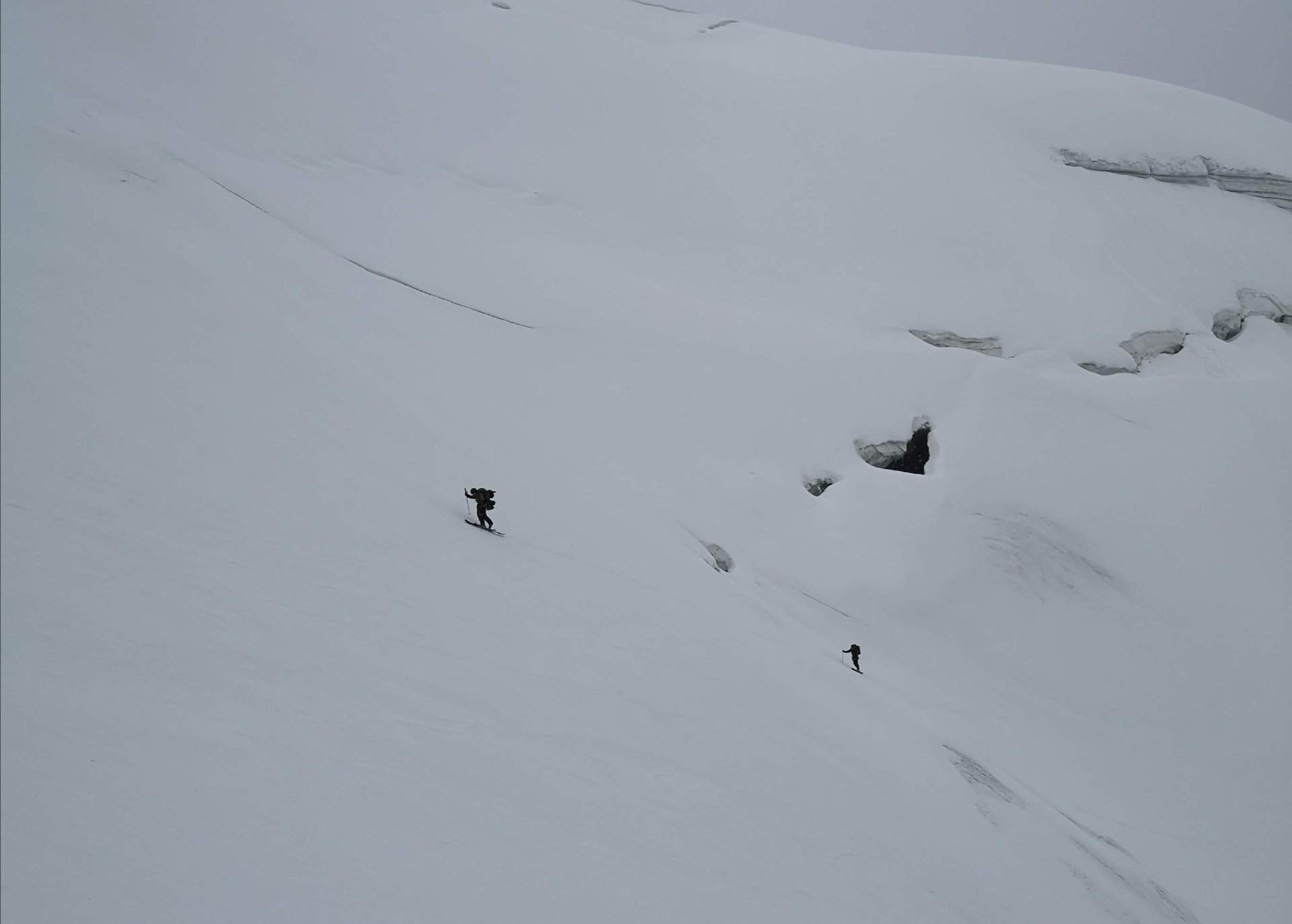 skitouring to the Tuyuksu pass