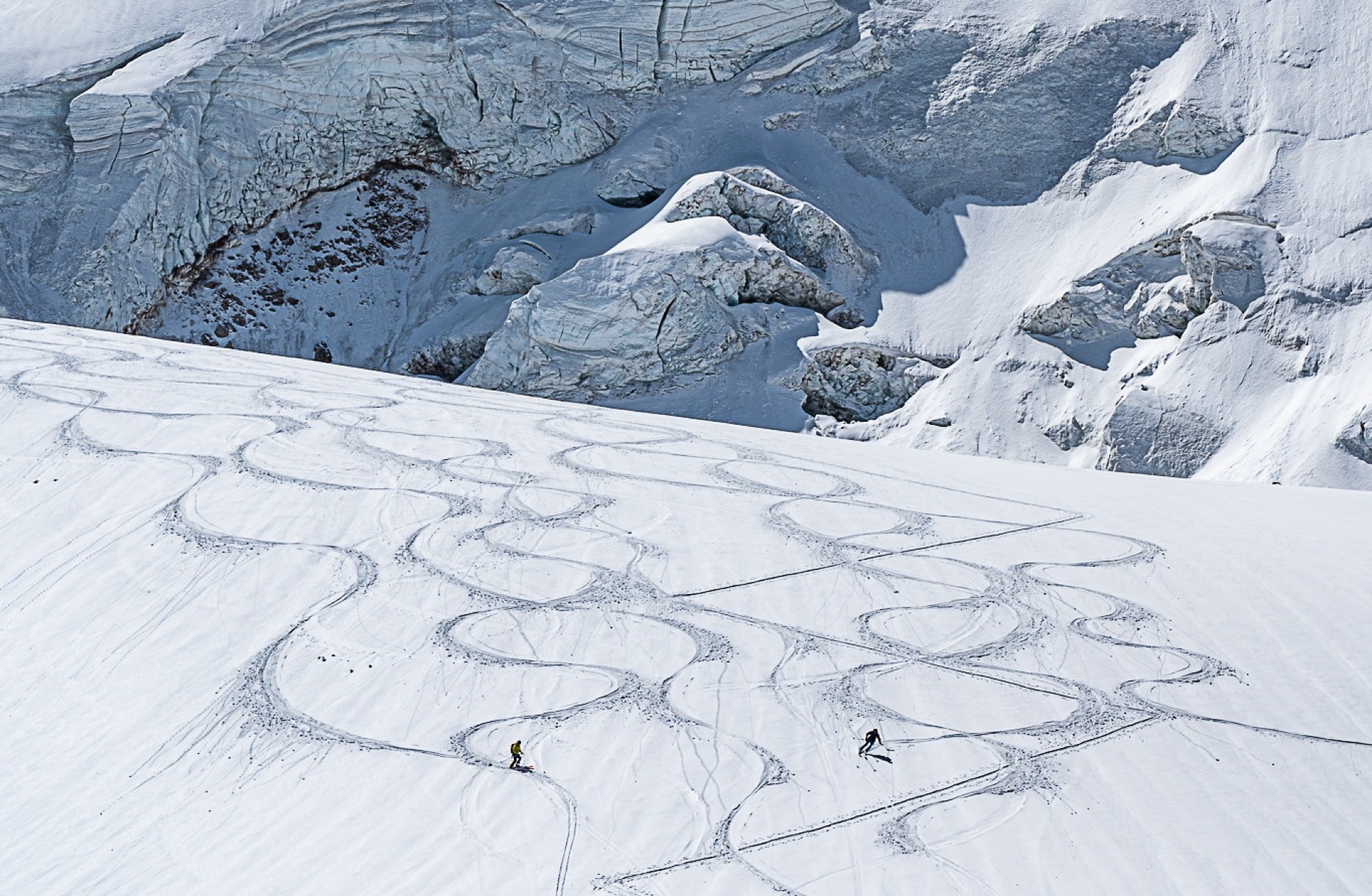 ski tracks Tuyuk Su glacier 