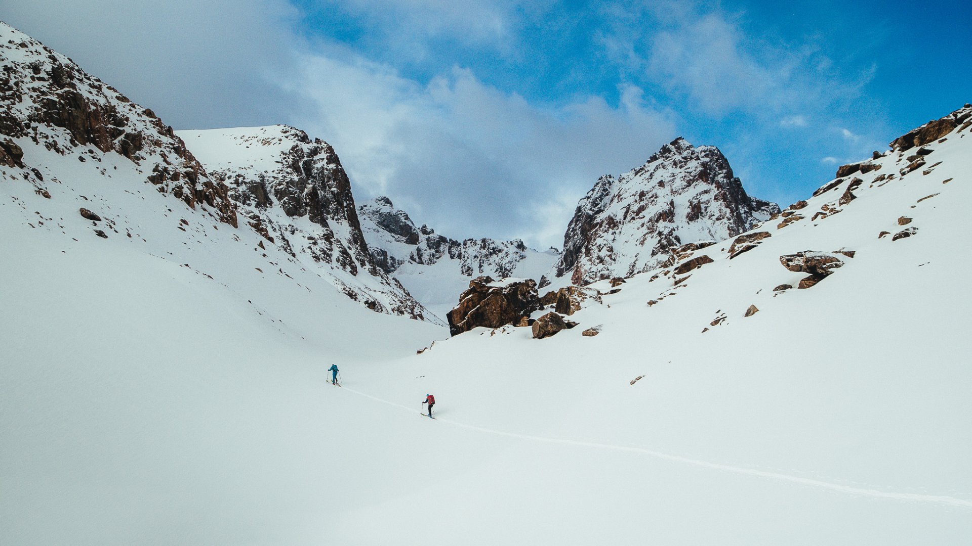 Freeride and ski touring with mountain guides of Almaty