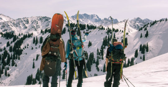 Зимний Алатау – лесное катание на лыжах в горах Заилийского Алатау. Скитур с проживанием в горах в отеле Медео.